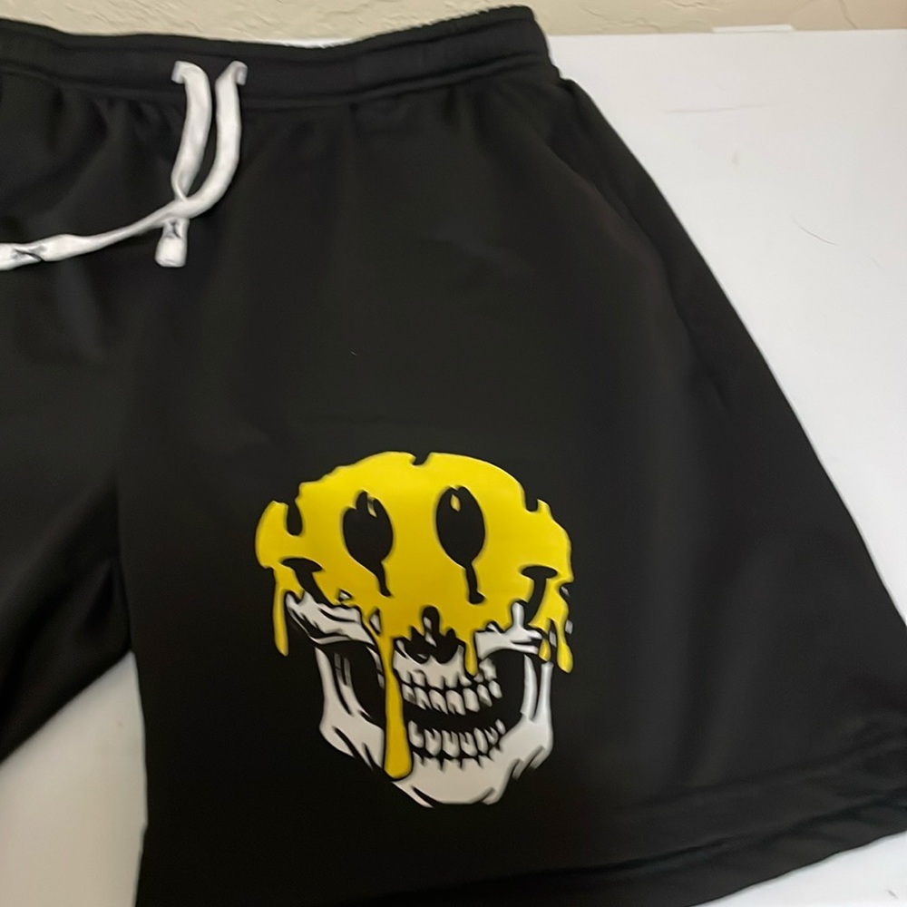 Men’s black sport shorts